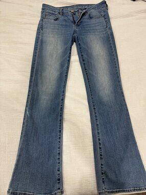 American Eagle Super Stretch Skinny Kick Jeans Size 4 Medium Wash